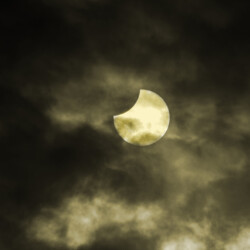 L'eclissi parziale del 25 Ottobre 2022 fotografata dalla socia Anna Musolino. Eclissi Solare