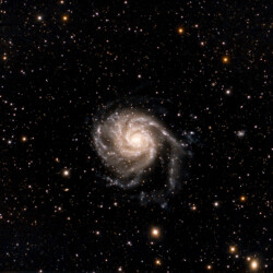 La Galassia Girandola (nota anche come M 101, o NGC 5457) è una galassia a spirale nella costellazione dell'Orsa Maggiore. M101