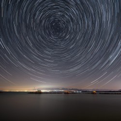 Startrail ripreso da Bocca D'Arno, a Marina di Pisa, da Alessio Alessi, a fine Agosto 2021.